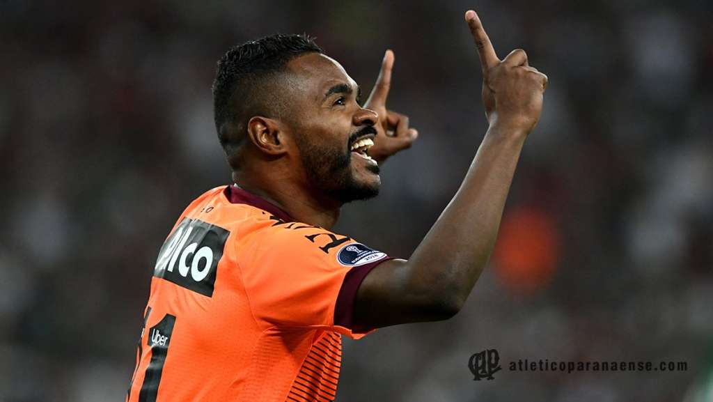 Nikão tem proposta de um clube árabe e pode deixar o Athletico-PR
