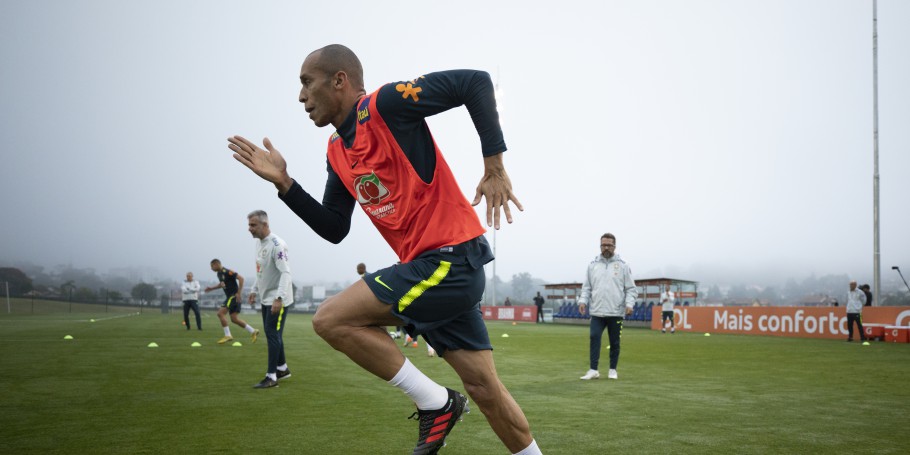 Zagueiro da Seleção revela desejo de encerrar carreira em time da Série B