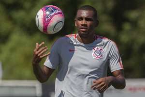 Após a chegada de Gil, Corinthians empresta zagueiro para o Bahia