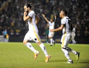Série B: Léo Gamalho é única dúvida do Criciúma para confronto com Coritiba