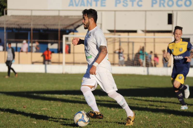 Protagonista do acesso à elite do futebol paranaense, meia do PSTC projeta título