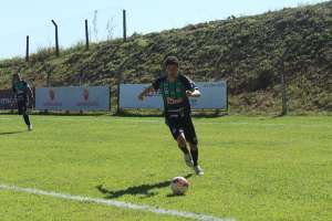 Athletico-PR contrata atacante de time rebaixado no Paranaense