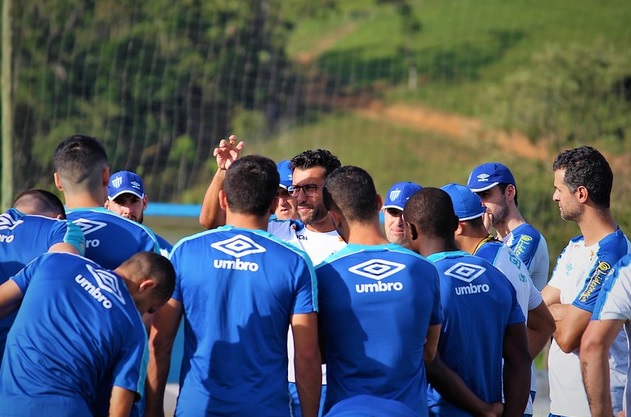 Na estreia de Valentim, Avaí busca primeira vitória no Brasileirão