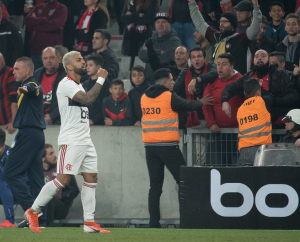 Clássico e favoritos Flamengo e Corinthians são destaques na volta do Brasileirão