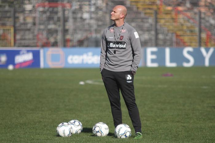 Série B: Com salários atrasados e interino, Brasil viaja para Ribeirão Preto