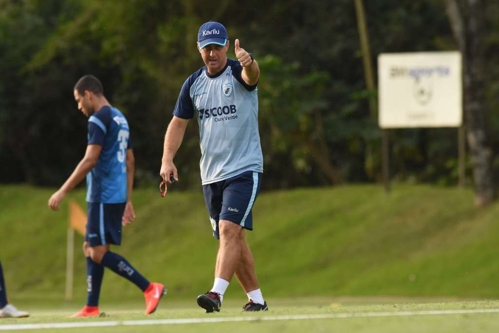 Técnico tem time pronto. (Foto: Gustavo Oliveira/Londrina EC)