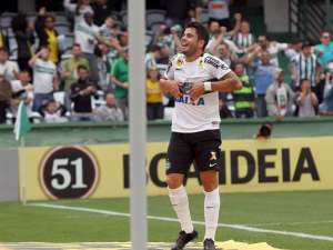 Chapecoense acerta com Grêmio e contrata Henrique Almeida