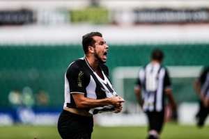 América-MG 0 x 4 Figueirense - Coelho sofre goleada em casa e se afunda no Z4