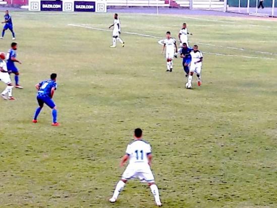 Duelo aconteceu sob muita garoa na capital gaúcha