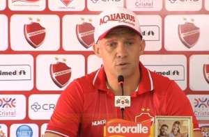 Série B: Após derrota em clássico, Vila Nova demite Eduardo Baptista