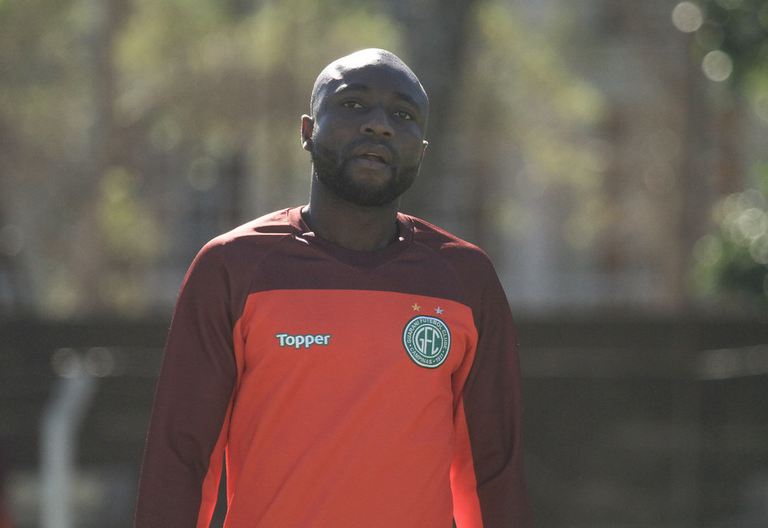 Série B: Guarani confirma lesão no joelho esquerdo de lateral colombiano