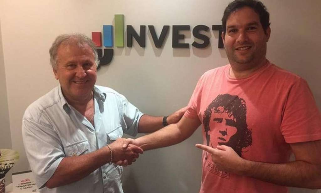 Jonas Jaimovick (d) e Zico (e) na sede da empresa, em Copacabana - Foto: Reprodução