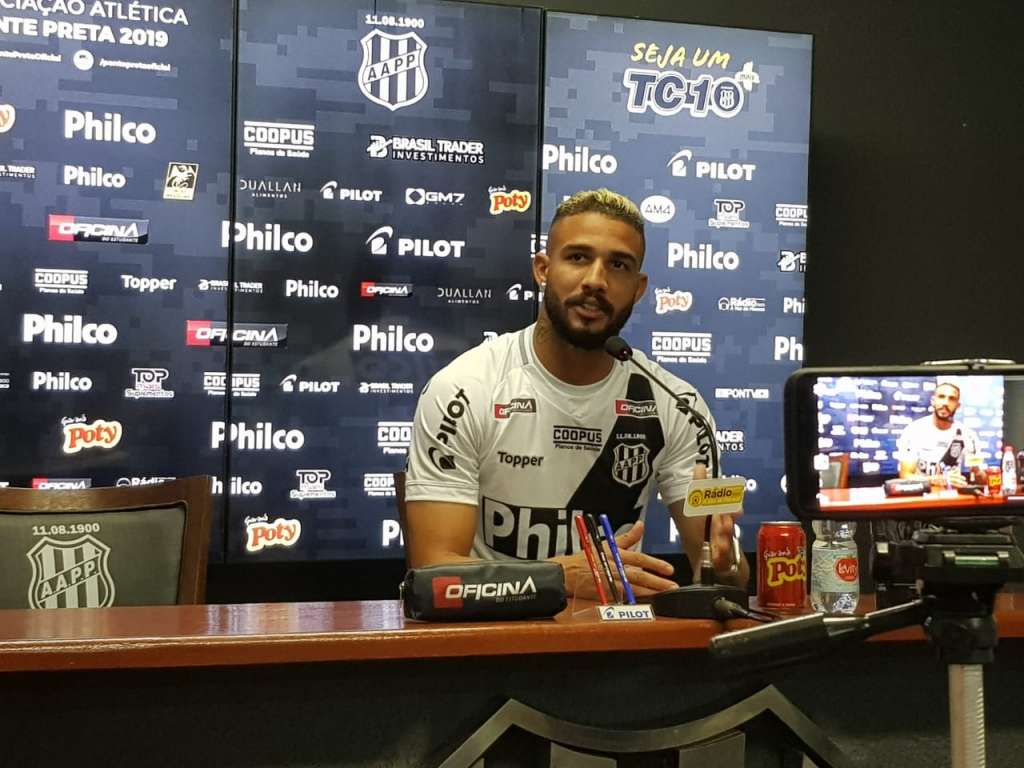 Atacante vai para banco nesta terça. (Foto: Thiago Toledo/CBF)