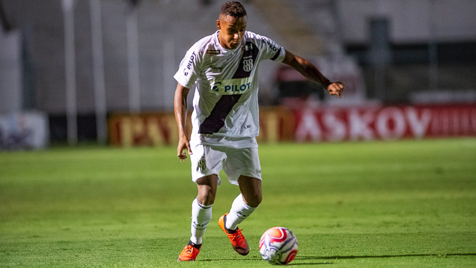 Série B: Lateral fratura o braço e desfalca Ponte por até oito semanas