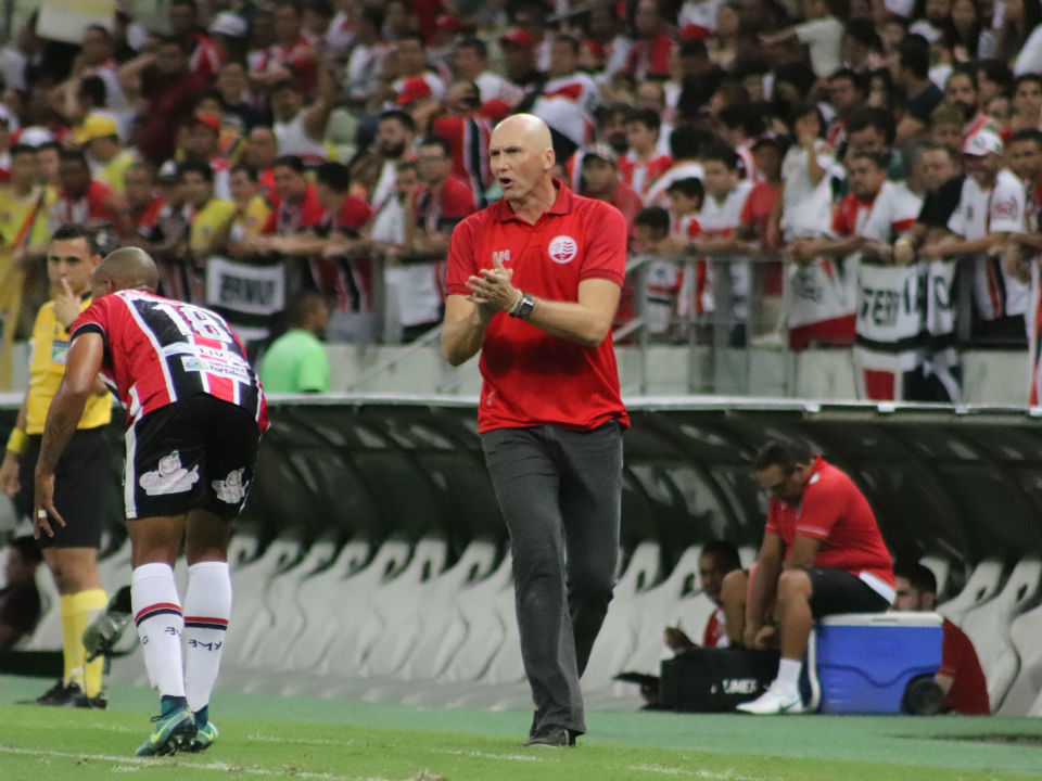 Série C: Técnico do Naútico comemora vitória sobre o líder, mas não quer empolgação