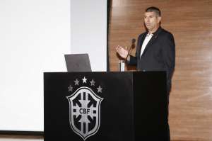 CBF repete ida e escala árbitros da FIFA para 'jogos do acesso' na Série D