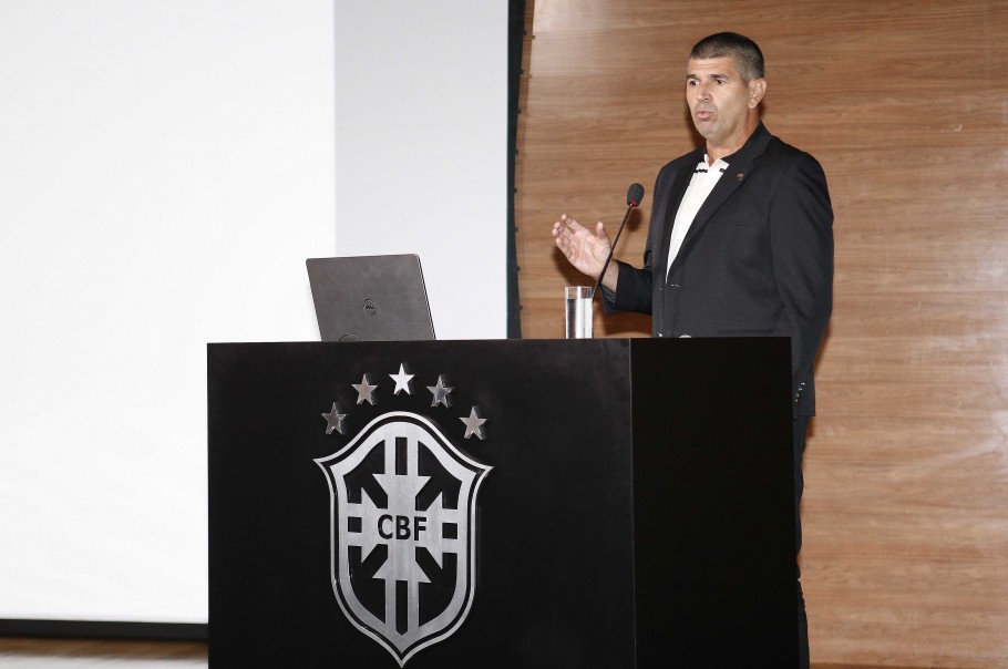 CBF repete ida e escala árbitros da FIFA para ‘jogos do acesso’ na Série D