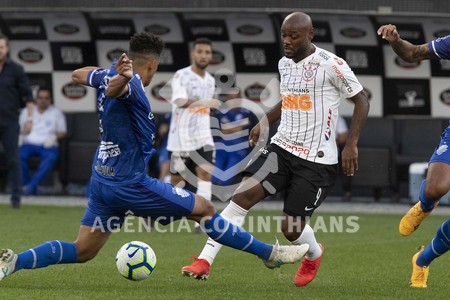 Time da Série A é chamado de medíocre por tetracampeão e rebate: “Pseudocomentarista”