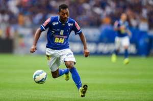 Série B: Ex-lateral do Flamengo e atacante campeão brasileiro reforçam o Guarani