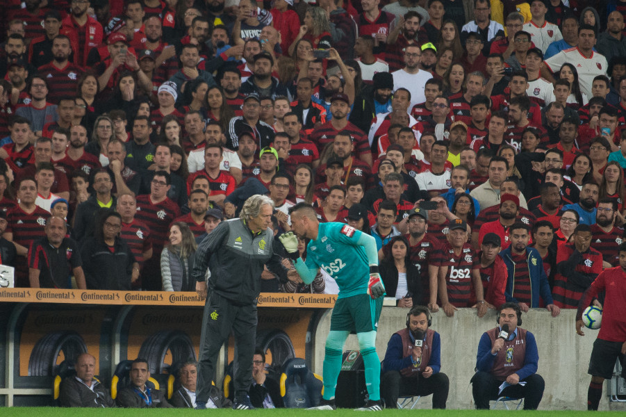 Após eliminação, goleiro do Flamengo avisa: “Não podemos abaixar a cabeça”
