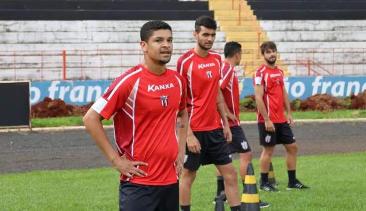 Sem clube, ex-Arsenal e São Paulo é visto treinando no Corinthians