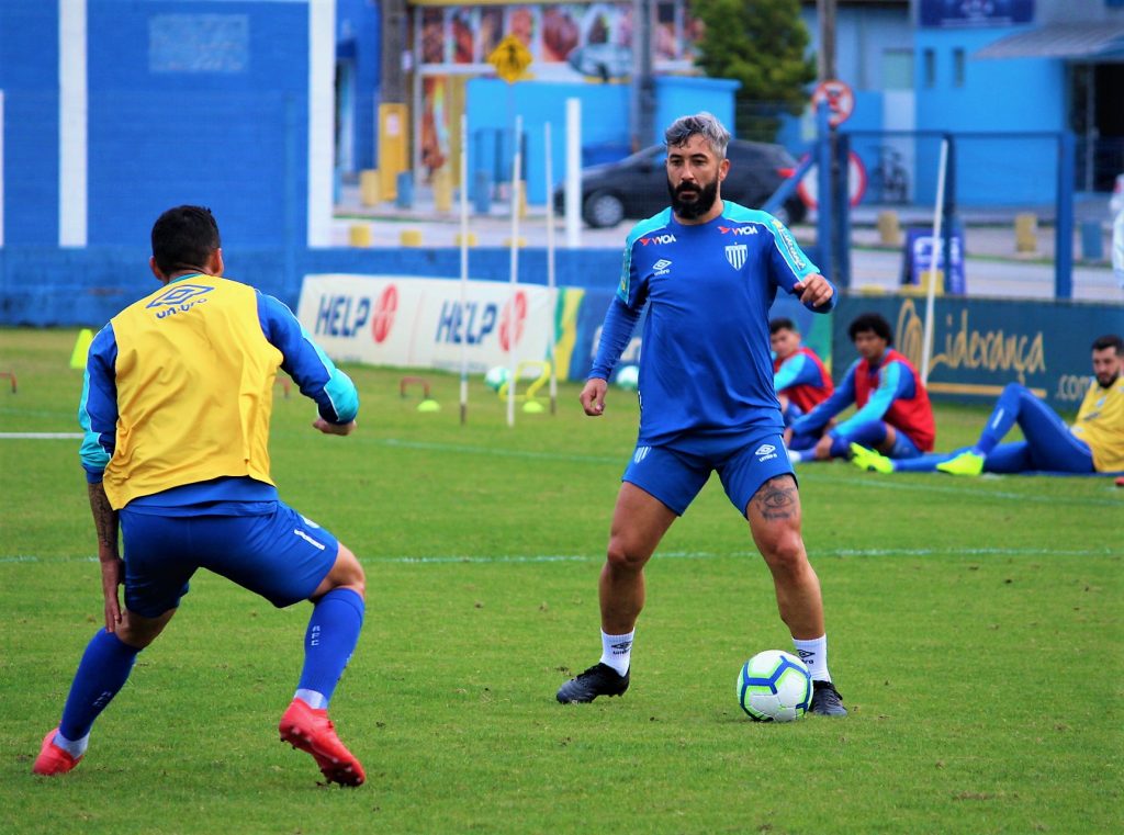 Reforçado, Avaí tenta desencantar no Brasileirão contra Goiás