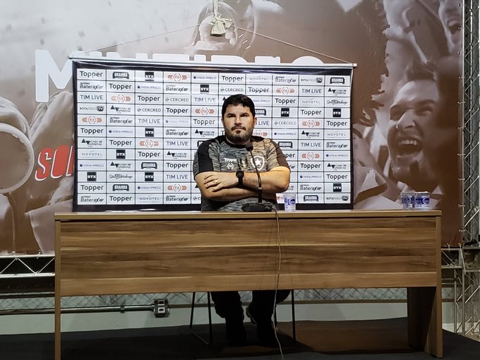 Barroca faz mistério no Botafogo e deixa dúvida no meio contra o Santos