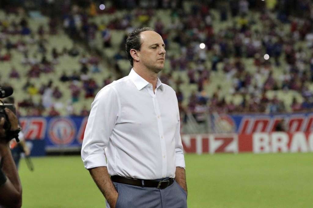 O técnico Rogério Ceni tem uma dúvida em relação ao time titular do Fortaleza