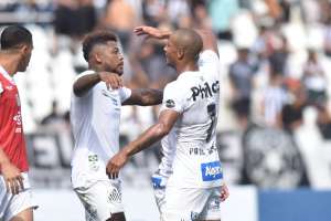 Atacante do Santos explica golaço contra o Botafogo: 'É o mini míssil aleatório'