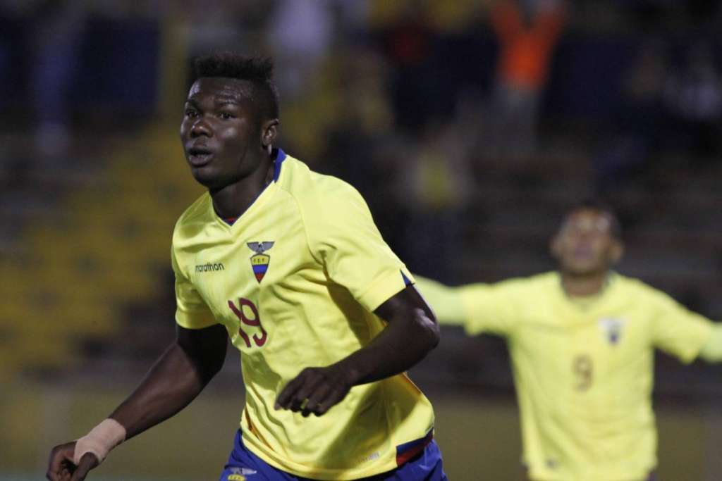 O atacante Jordy Caicedo esteve na última sexta-feira no Barradão acompanhando Vitória e Criciúma