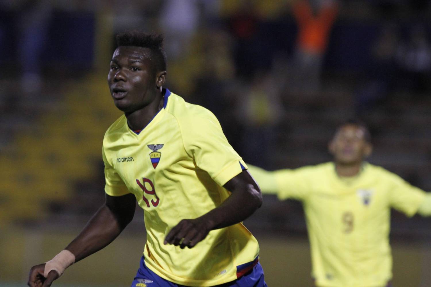 Série B: Vitória fecha com equatoriano e busca mais reforços