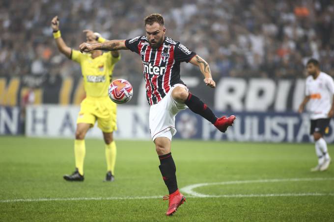 Willian Farias e Alan Santos são cotados em time da Série B