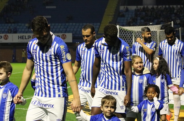 Jejum de 14 jogos sem vitória deixa elenco do Avaí incomodado