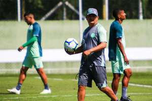 Chape libera Ney Franco para resolver problemas particulares e aumenta boato de saída
