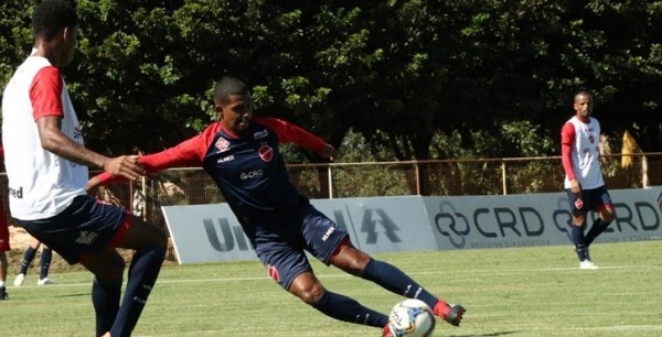 Série B: Marcelo Cabo tem desfalques para escalar Vila Nova contra líder