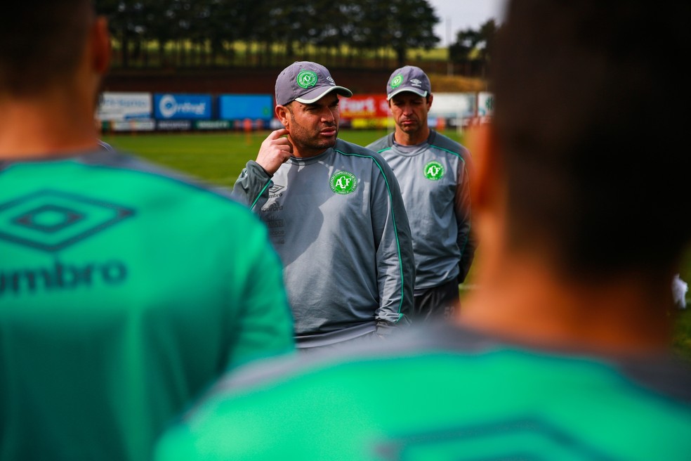Após saída de Ney Franco, Chapecoense busca reabilitação no Brasileirão