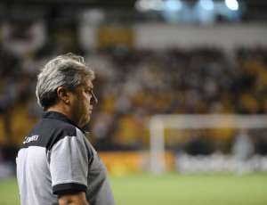 Série B: Criciúma fecha treino antes do clássico e Kleina tem dúvidas