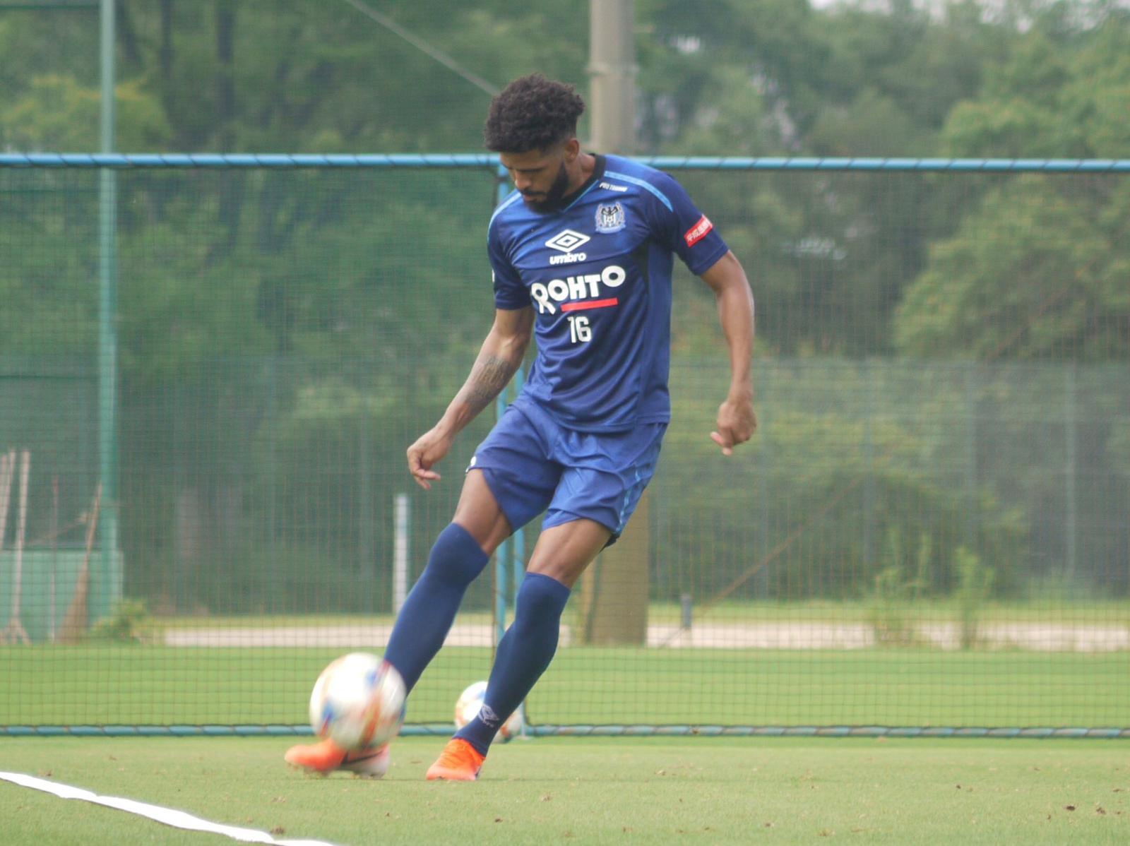 Japonês: Brasileiro deixa o Hiroshima e retorna ao Gamba Osaka