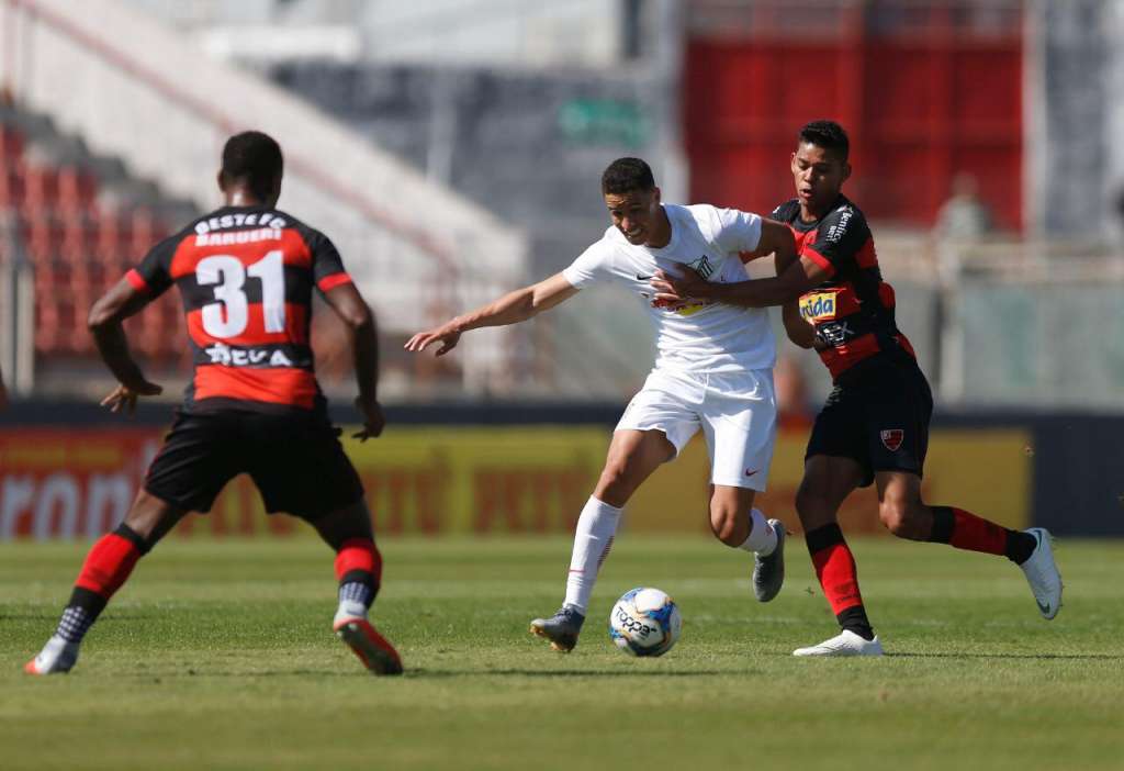 O Oeste enfrentou o Bragantino em Itu porque o gramado da Arena Barueri ainda estava sendo trocado