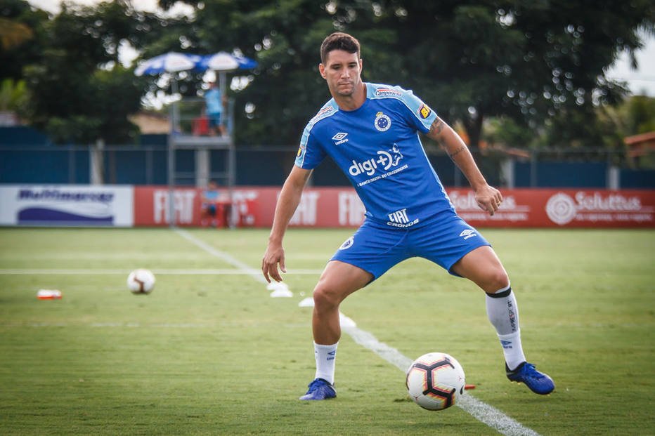 Após críticas, Thiago Neves chama jornalista de ‘mongol’