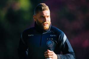 Rumo à Europa, Simão se despede do Operário: 