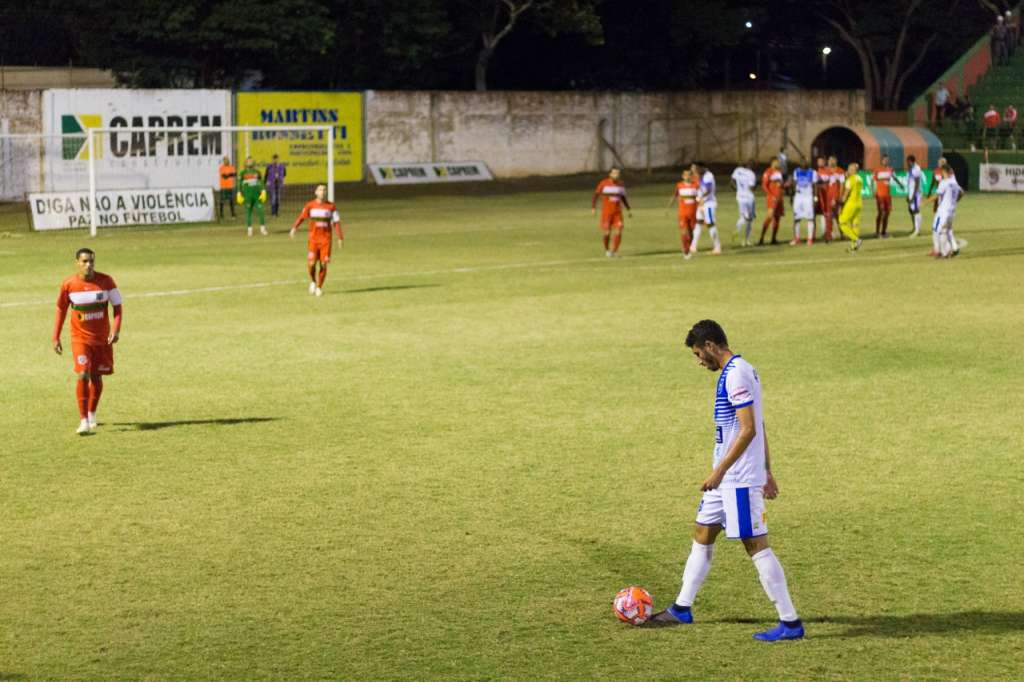 Empate foi ruim para o Velo, que pode terminar na lanterna (Daniel Lins/A Folha Esportiva