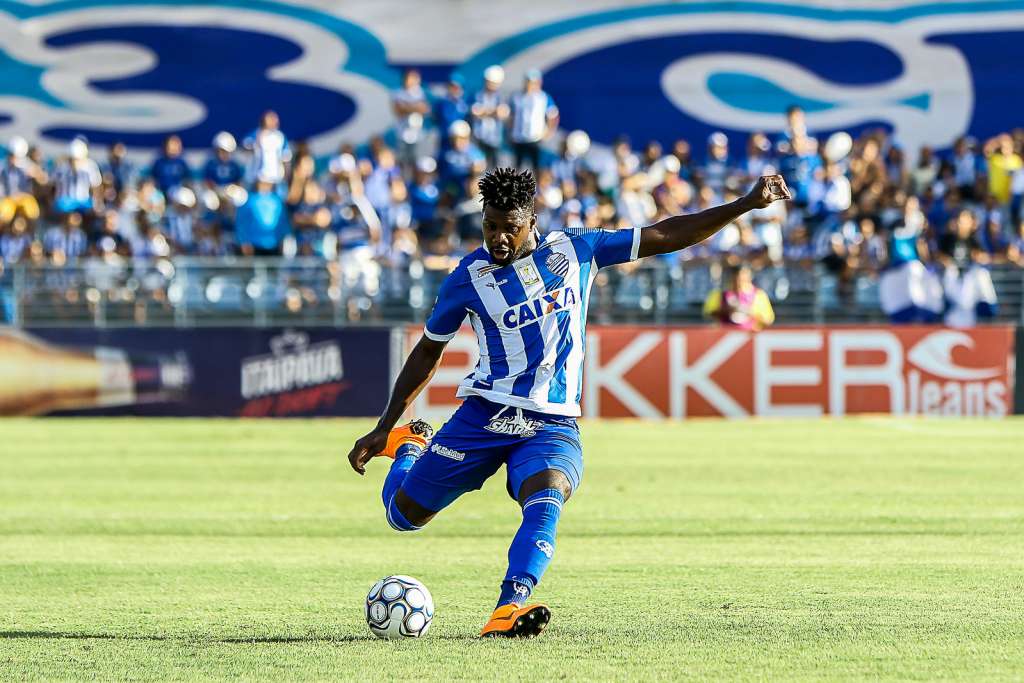 O zagueiro Elivélton é o novo reforço do Vila Nova para a disputa da Série B