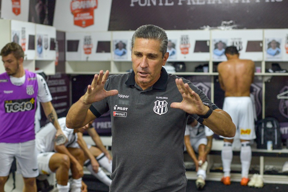Ponte Preta banca permanência de Jorginho e explica ausência de treinador em coletiva