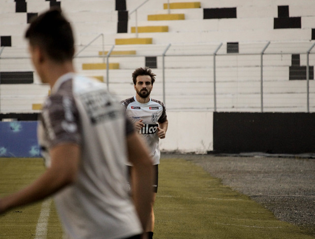 Mesmo em transição, DM da Ponte Preta adota cautela na volta de Longuine - Luiz Guilherme Martins / PontePress