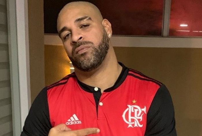 Rubro-negro fanático, Adriano Imperador comemora classificação do Flamengo