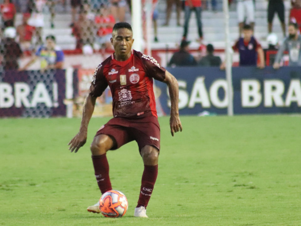 Série C: Atacante ex-Corinthians abre mão de parte do salário para ajudar o Náutico