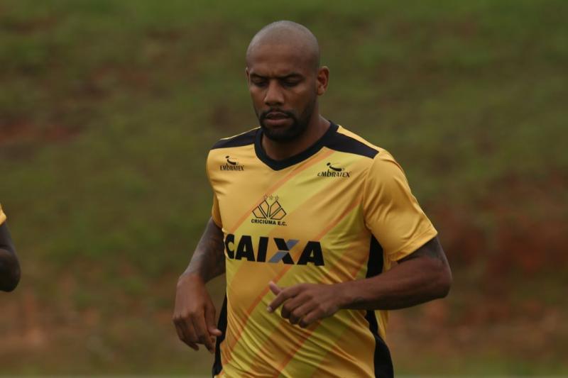 Série B: Kleina tem problemas nas duas laterais para armar o Criciúma