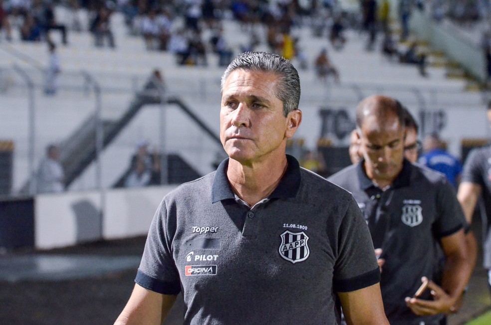 Jorginho abre o coração e conta que quase deixou a Ponte temendo pela saúde da esposa