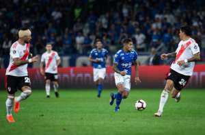 Acertado com time argentino, volante se declara ao Cruzeiro em despedida